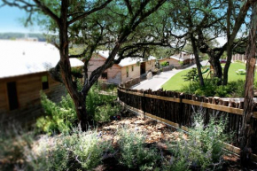 Hideout on the Horseshoe, Canyon Lake